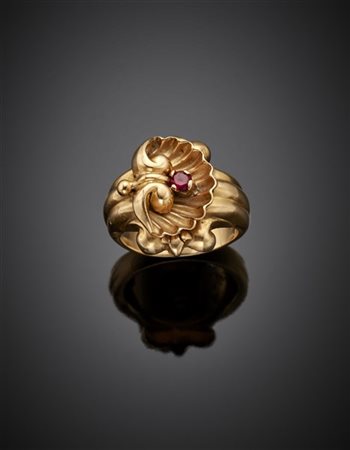 Anello in oro giallo con rubino sintetico, dedica all'interno, g 6,81 circa mis