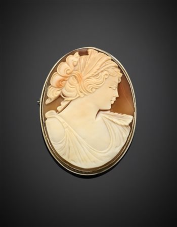Spilla/pendente in argento con cammeo in conchiglia scolpito, g 15,20 circa, lu
