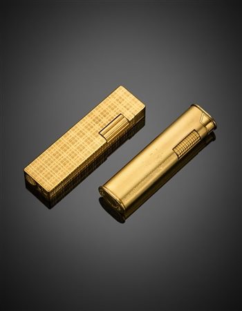DUNHILL - COLIBRI'
Lotto di due accendini placcati oro, uno di cm 7,3 circa, il