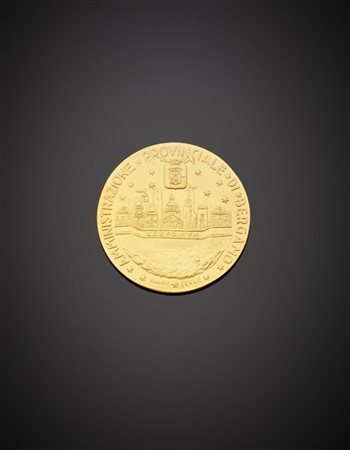Medaglia commemorativa “Amministrazione Bergamo” in oro giallo satinato, g 12,8