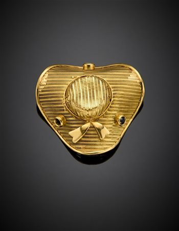 Pendente a guisa di cappello di paglia in oro giallo con zaffiri a rifinirlo, g