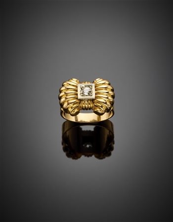Anello in oro giallo a fiocco con diamante al centro, dettagli in oro bianco, g