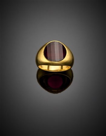 POMELLATO
Anello in oro giallo con pasta vitrea sfaccettata, g 11,69 circa misu