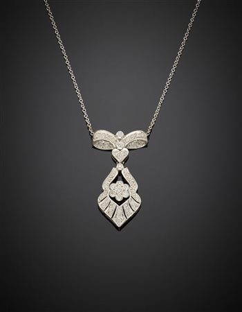 Catenina con centrale pendente in oro bianco e diamanti, g 5,63 circa, lungh. c