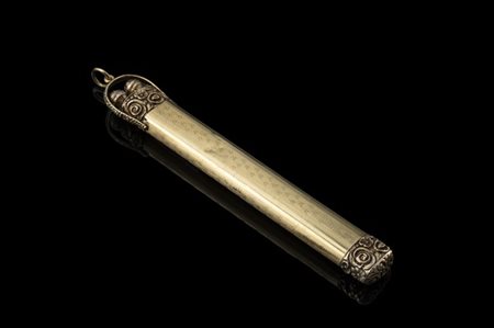 Pendente porta matita e termometro in oro giallo 300/1000 cesellato e metallo,