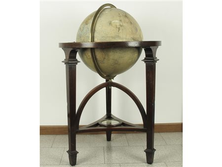 Mappamondo inglese del XIX secolo Altezza totale 105 cm, altezza la tavolo 80...