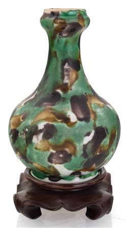 Piccolo vaso in ceramica smaltata, Cina a forma di balaustro con decorazione...