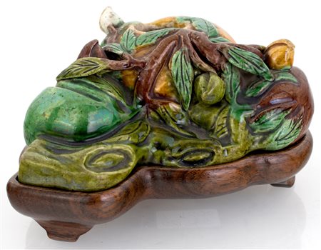 Sciacqua pennelli fitomorfo in ceramica smaltata, Cina, XX secolo base...