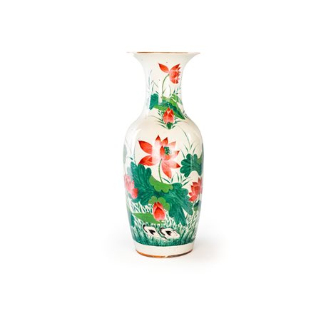 Vaso in porcellana, Cina, XX secolo con corpo a balaustro decorato a grandi...