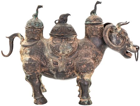 Antico incensiere zoomorfo in bronzo brunito, Cina a forma di caprone con tre...