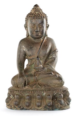 Buddha Bhumisparsha in metallo ferroso, Cina, dinastia Qing, metà del XIX...