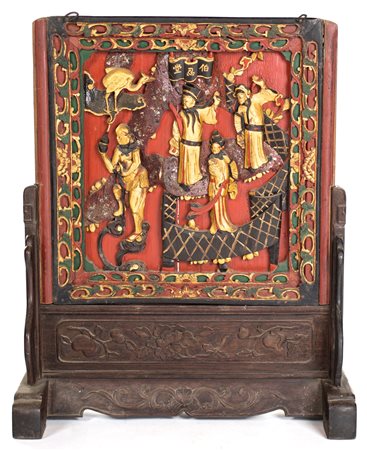 Schermo in legno intagliato, laccato rosso e dorato, Cina, dinastia Qing,...