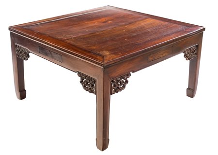 Tavolo basso in legno, Cina, dinastia Qing, fine del XIX secolo con piano...