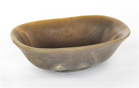 Coppa in agata striata grigia, Cina, dinastia Qing, XVIII secolo di forma...