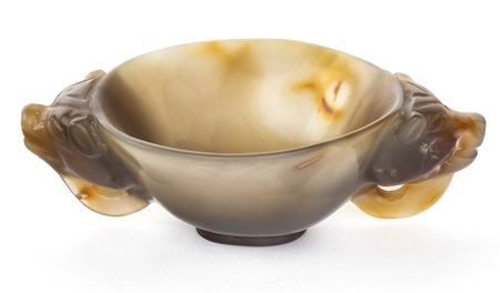 Coppa in agata corniola rossa, Cina, dinastia Qing, XVIII secolo di forma...