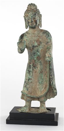 Buddha in bronzo a fusione piena, area storica del Gandhara, Pakistan, VI-VII...