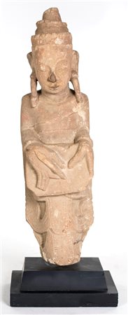 Figura di Nat in pietra arenaria, Birmania, XIX secolo, 65x18