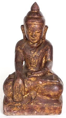 Buddha Bhumisparsha in pietra arenaria laccata in rosso e dorata, Birmania,...