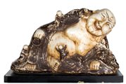 Grande figura di Hotei in alabastro in parte laccato, Cina, dinastia Qing,...