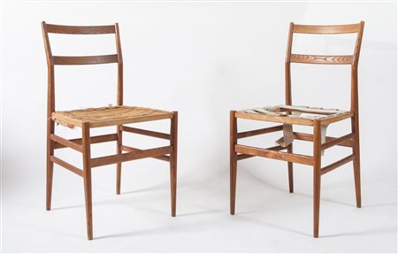 GIO PONTI Coppia di sedie in legno di frassino modello Leggera. Prod....