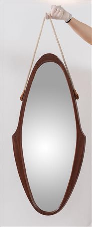 Specchio in teak con corda. Prod. Italia, 1960 ca. Cm 84x38,5x3,5.