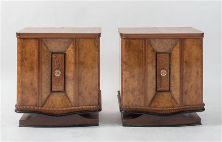 PIER LUIGI COLLI, attr. Coppia di comodini in legno con pomo in vetro. Prod....