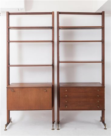 Libreria a due moduli in legno con struttura in metallo e rifiniture in...