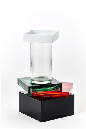 Ettore Sottsass Vaso modello "Amitié". Produzione Vistosi, Murano, anni '80. Vet