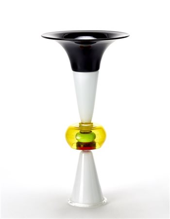 Ettore Sottsass Vaso in vetro modello "Neobule". Produzione Memphis, Milano, dis