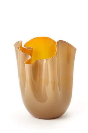 Venini Vaso a fazzoletto. Murano, 1999. Vetro incamiciato arancione e incolore.