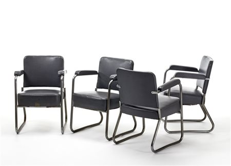 Lotto di quattro poltroncine in vinilpelle grigio e tubolare metallico cromato.