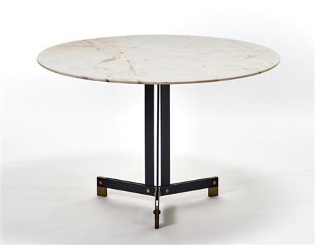 Tavolo con struttura in metallo verniciato e piedini in ottone, piano in marmo