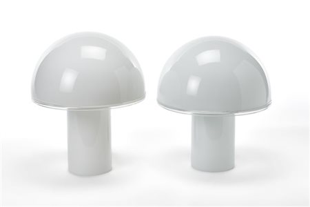 Luciano Vistosi Coppia di lampade da tavolo modello "Onfale". Produzione Artemid