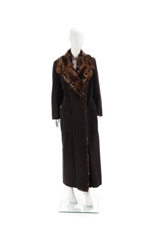  FENDI - Cappotto lungo con inserti in pelliccia, interno in seta mongrammata. Taglia 42IT . Made in Italy. Anni 80.