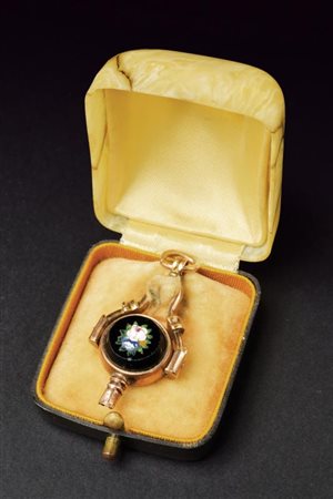 Chiave da orologio in oro con micromosaico 