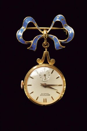 Spilla con orologio in oro Berthoud Geneve
