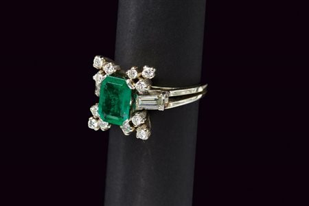 Anello oro bianco smeraldo e diamanti