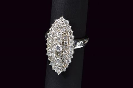 Anello marquise in oro bianco e 2.30 ct di diamanti