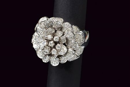 Anello fiore oro bianco e diamanti