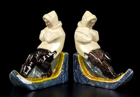 MANIFATTURA CERAMICA MINGHETTI - BOLOGNA<br>Coppia di fermalibri a forma di sciatori