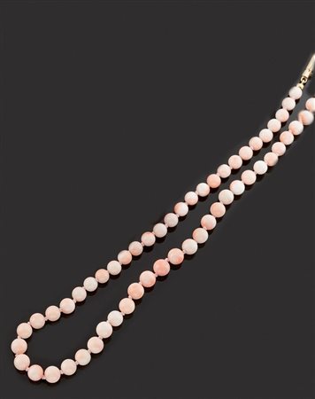 COLLANA DI CORALLO Collana composta da piccole boules di corallo rosa dal...