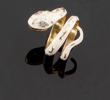 ANELLO Vecchio anello in oro giallo a forma di serpente stilizzato; spire in...