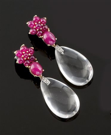 COPPIA DI ORECCHINI Coppia di orecchini in oro giallo e bianco composti da...