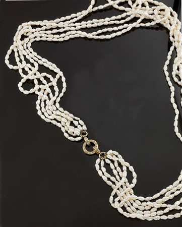 COLLANA DI PERLE Collana composta da sei fili di perle di fiume; chiusura in...