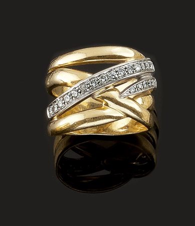 ANELLO Anello in oro giallo composto da fili intrecciati, nella parte...