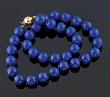 COLLANA Collana composta da un filo di boules di lapislazzuli dal diam mm 12;...