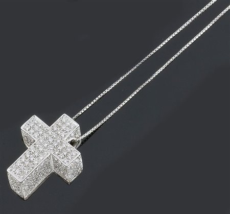 CATENA CON CIONDOLO Catena con ciondolo in oro bianco a forma di croce,...