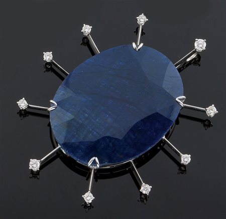 CIONDOLO Grande ciondolo in oro bianco con al centro zaffiro taglio ovale di...