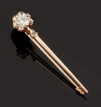 SPILLA Spillone in oro giallo con diamanti taglio brillante di vecchio taglio...