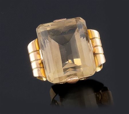 ANELLO Anello in oro giallo con grande quarzo citrino taglio rettangolare,...